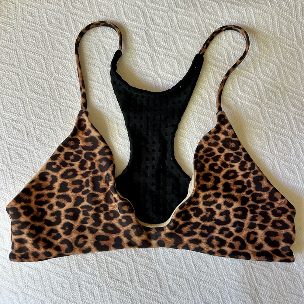 ACACIA Swimwear Jaws top